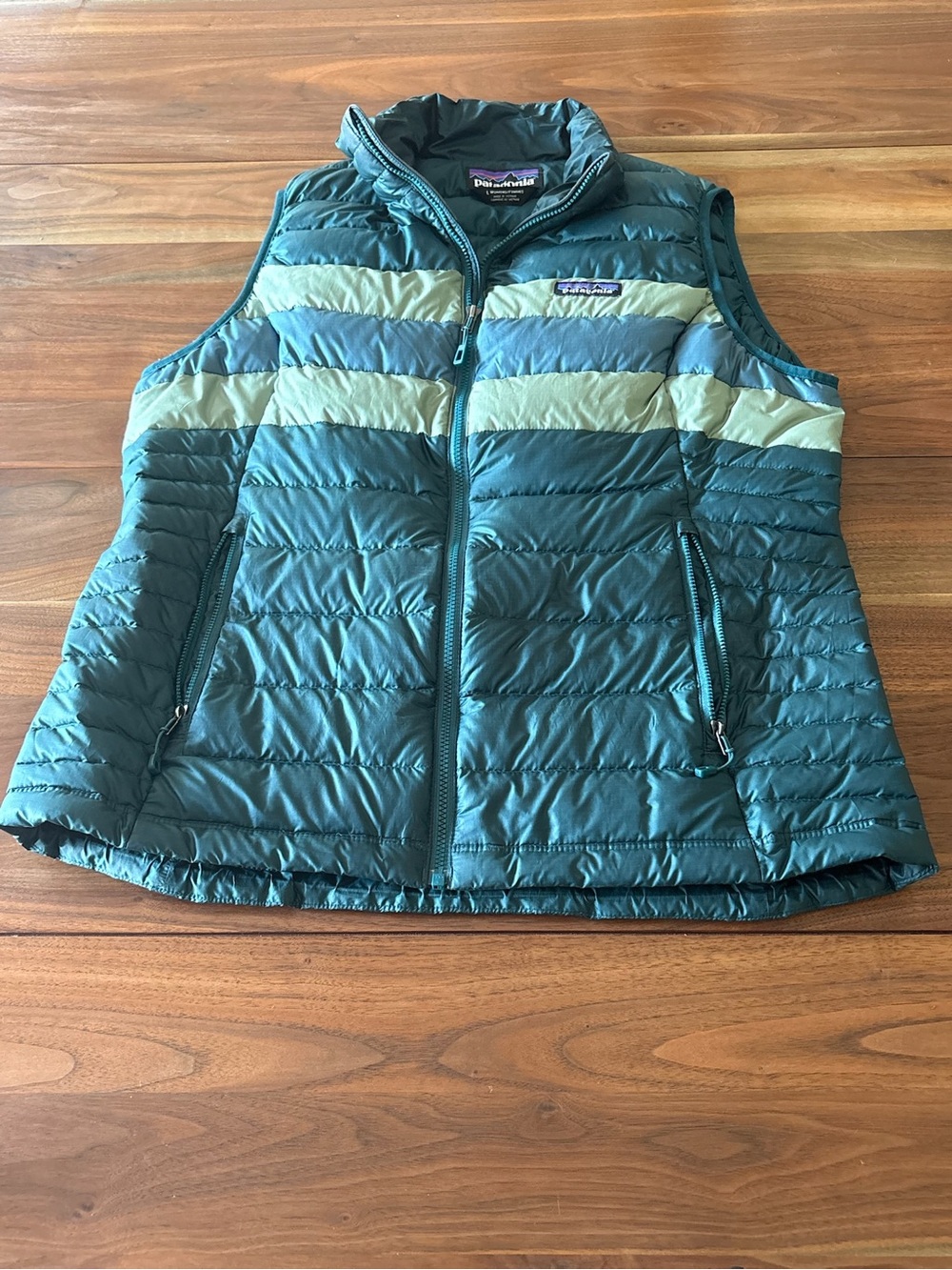Patagonia Women's Teal and Light Green Quilted Puffer Vest